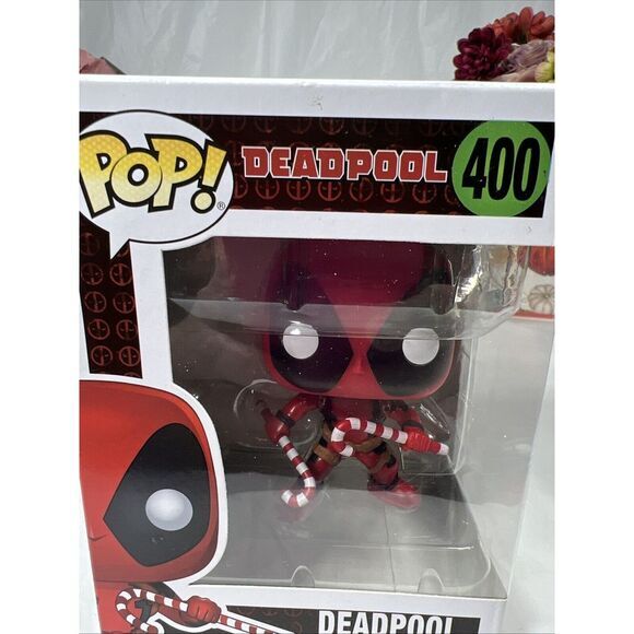 Funko Pop! Marvel - Deadpool:‎ Deadpool With Candy Canes #400 - Picture 8 of 9